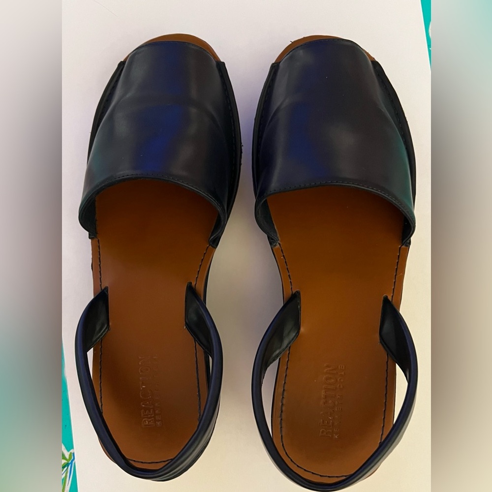 Blue Kenneth Cole Faux Leather Slingbacks
Size 11